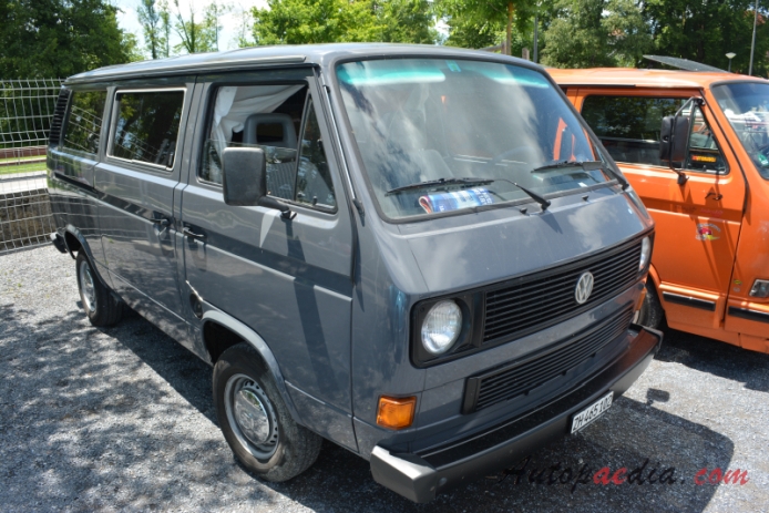 VW type 2 (Transporter) T3 1979-1992 Europe/2002 South Africa (1982-1992 van), right front view