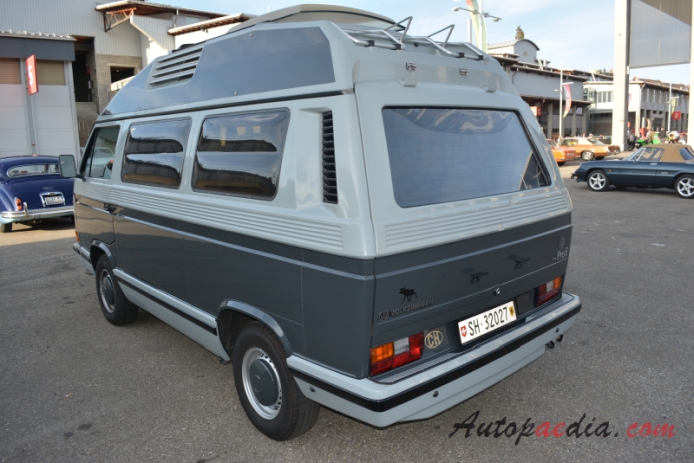 VW type 2 (Transporter) T3 1979-1992 Europe/2002 South Africa (1983 camper),  left rear view