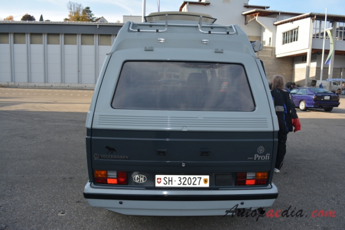 VW type 2 (Transporter) T3 1979-1992 Europe/2002 South Africa (1983 camper), rear view