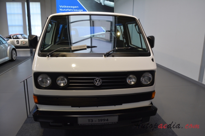 VW type 2 (Transporter) T3 1979-1992 Europe/2002 South Africa (1994 Microbus 2.5i), front view