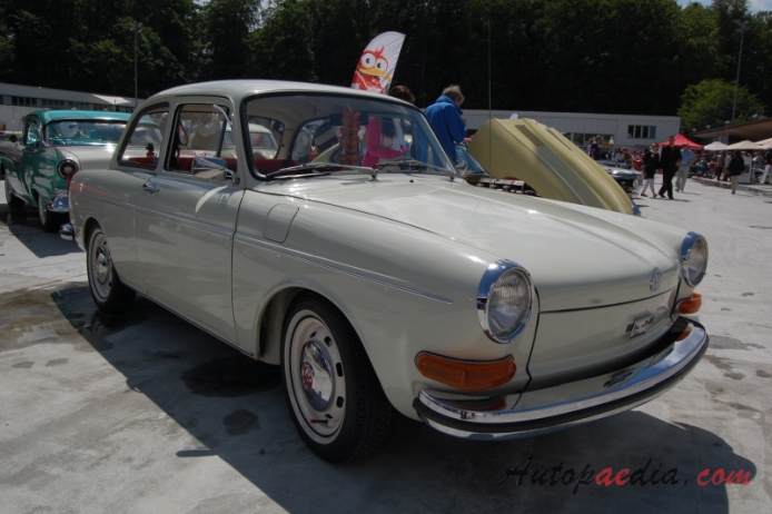 VW type 3 1961-1973 (1969-1973 1600L sedan 2d), right front view