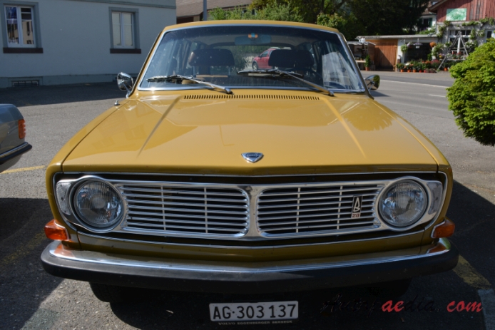 Volvo 140 series 1966-1974 (1969 145S B20 kombi 5d), front view
