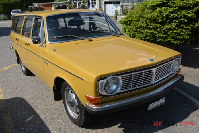 Volvo 140 series 1966-1974 (1969 145S B20 kombi 5d), right front view