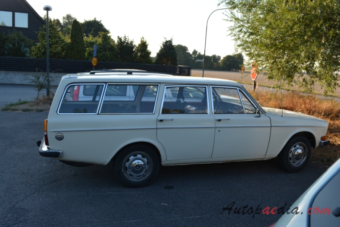 Volvo 140 series 1966-1974 (1969 B20 kombi 5d), right side view
