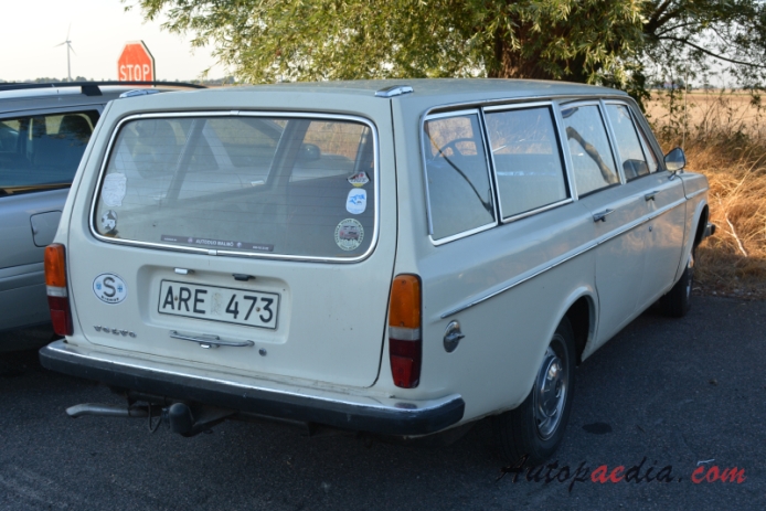 Volvo 140 series 1966-1974 (1969 B20 kombi 5d), right rear view