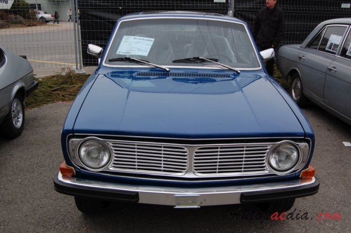 Volvo 140 series 1966-1974 (1971 142 sedan 2d), front view