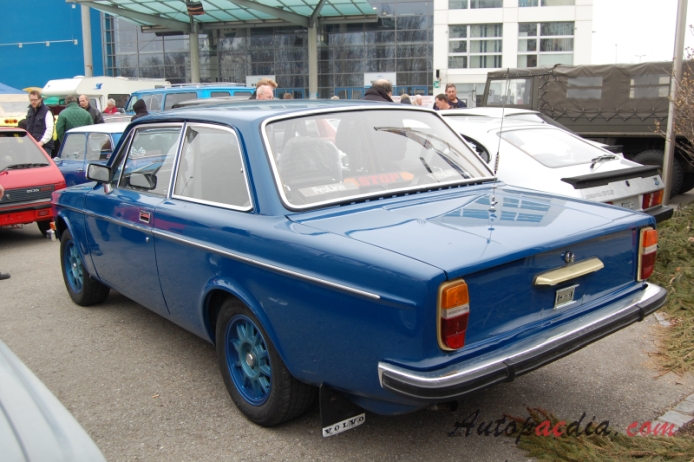 Volvo 140 series 1966-1974 (1971 142 sedan 2d),  left rear view