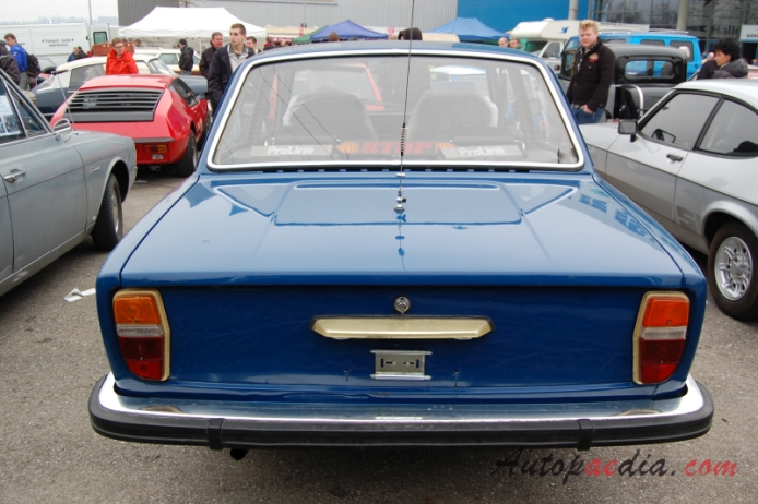 Volvo 140 series 1966-1974 (1971 142 sedan 2d), tył