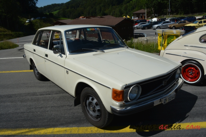 Volvo 140 series 1966-1974 (1973 144 sedan 4d), right front view