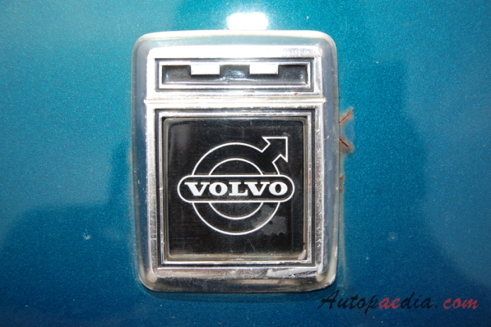 Volvo 164 1968-1975 (1973-1975 164 E sedan 4d), front emblem  