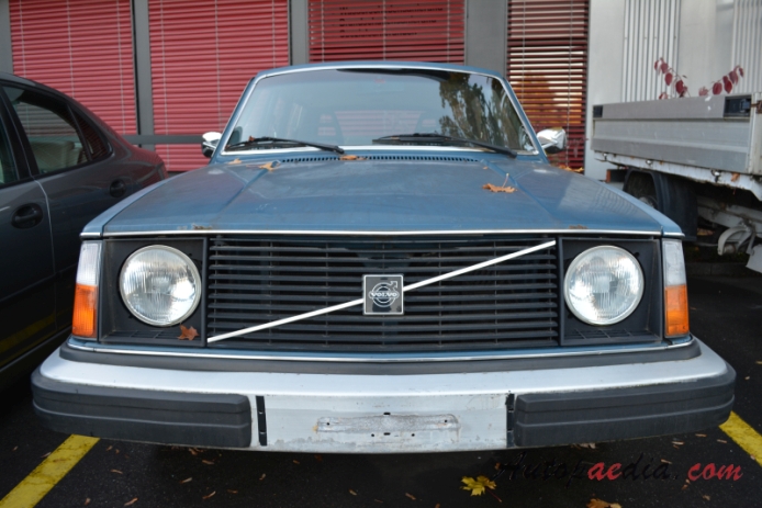 Volvo 200 series 1974-1993 (1974-1978 245 kombi 5d), front view