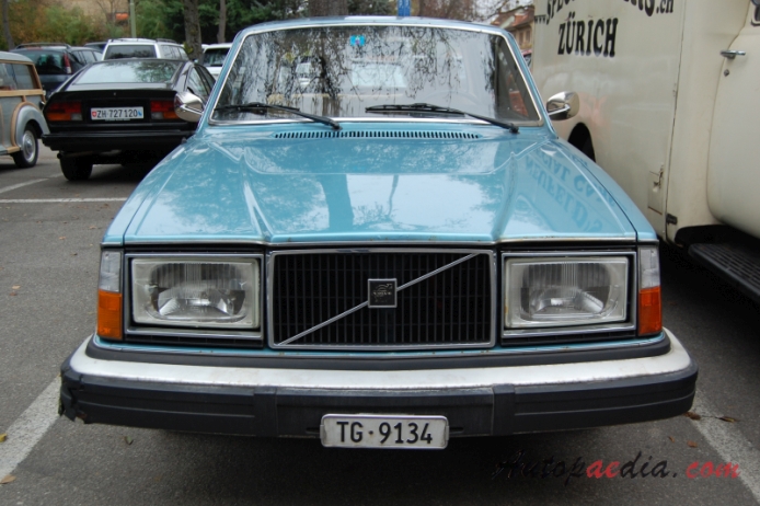 Volvo 200 series 1974-1993 (1974-1978 264 DL sedan 4d), front view
