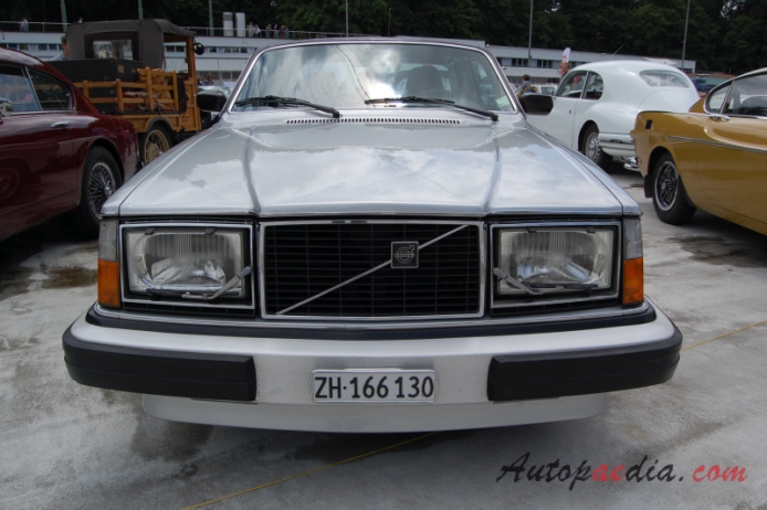 Volvo 200 series 1974-1993 (1977-1978 262C Bertone 2.7L Coupé 2d), przód