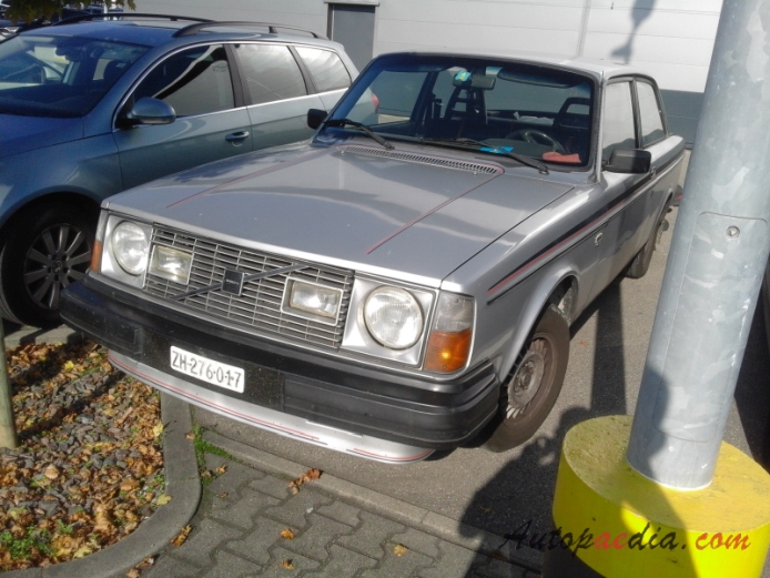 Volvo 200 series 1974-1993 (1977-1980 Volvo 242 GT 2.1L sedan 2d), lewy przód