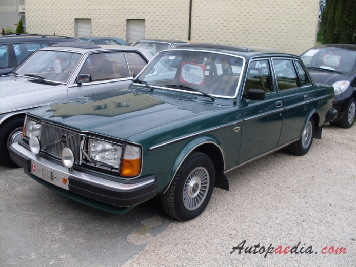 Volvo 200 series 1974-1993 (1980 264 GL sedan 4d), lewy przód