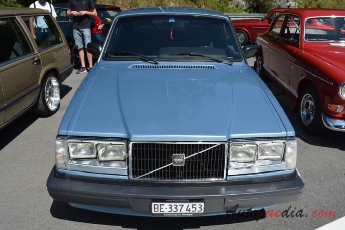 Volvo 200 series 1974-1993 (1981-1984 264/260 sedan 4d), przód