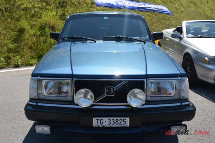 Volvo 200 series 1974-1993 (1993 Volvo 240 Classic sedan 4d), przód