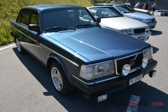 Volvo 200 series 1974-1993 (1993 Volvo 240 Classic sedan 4d), right front view