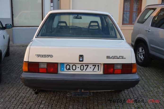 Volvo 300 series 1976-1991 (1985-1991 340 DL sedan 4d), rear view