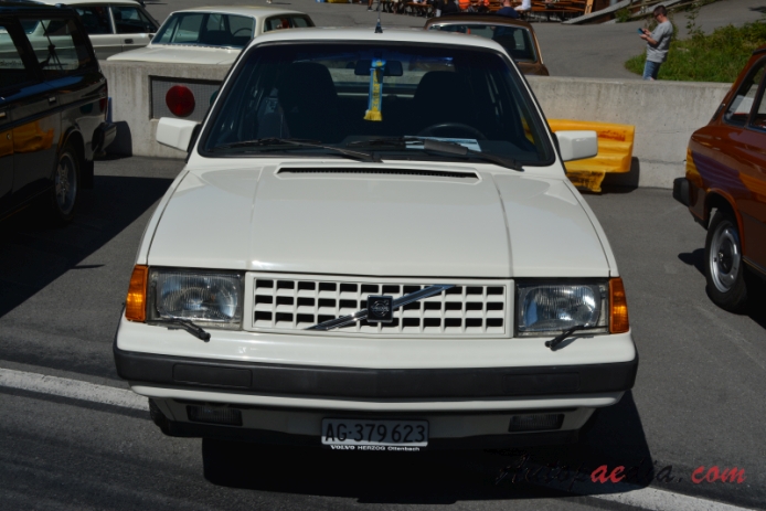 Volvo 300 series 1976-1991 (1988 Volvo 360 GLT RSX 1 hatchback 5d), front view
