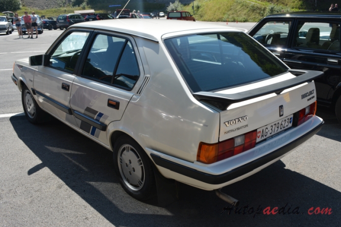 Volvo 300 series 1976-1991 (1988 Volvo 360 GLT RSX 1 hatchback 5d),  left rear view