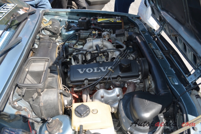Volvo 300 series 1976-1991 (1988 Volvo 360 GLT sedan 4d), engine  