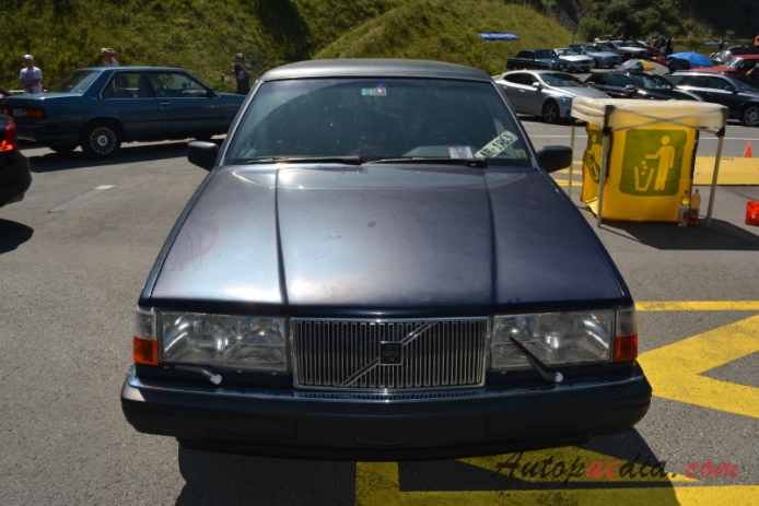Volvo 700 series 1982-1993 (1982-1990 Volvo 760 GLE stretch limousine 5d), front view