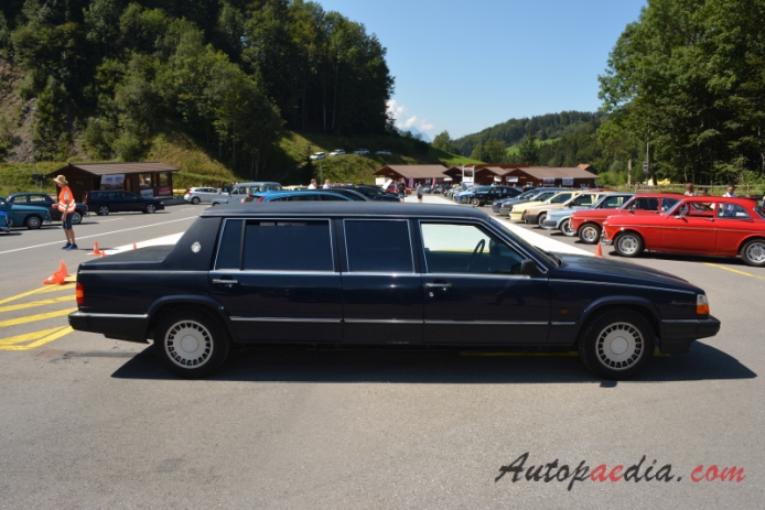 Volvo 700 series 1982-1993 (1982-1990 Volvo 760 GLE stretch limousine 5d), right side view