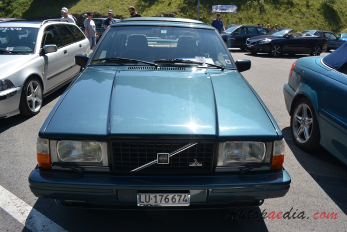 Volvo 700 series 1982-1993 (1986-1990 Volvo 740 Turbo sedan 4d), front view