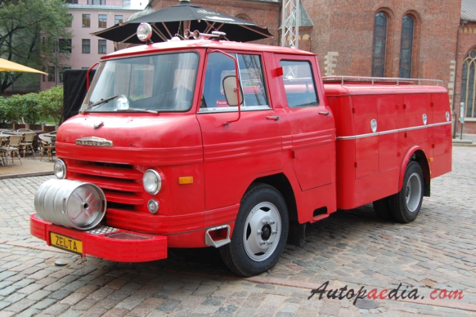 Volvo L420 Snabbe/Volvo L430 Trygge (F82/F83) 1956-1975 (1956-1972/fire engine 4d), left front view