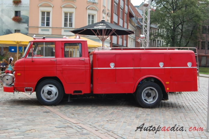 Volvo L420 Snabbe/Volvo L430 Trygge (F82/F83) 1956-1975 (1956-1972/wóz strażacki 4d), lewy bok
