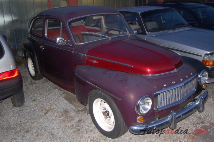 Volvo PV544 1958-1965 (1958-1961), right front view