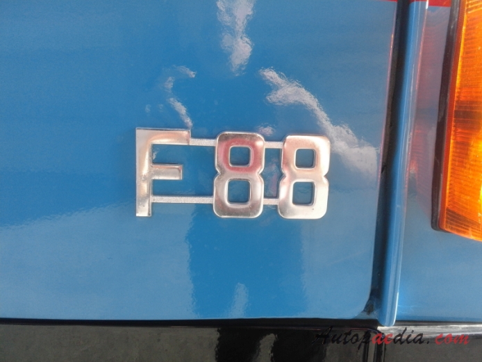 Volvo F88 1965-1977 (1971-1973 Nüssli Fahrzeugbau nadwozie skrzyniowe 4x2), emblemat bok 