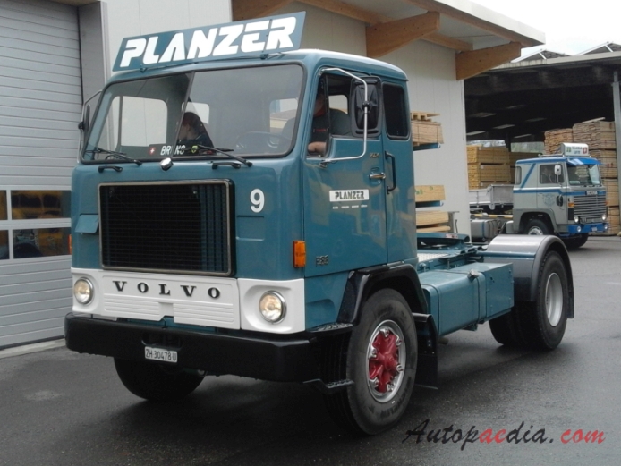 Volvo F88 1965-1977 (1973-1977 Planzer ciągnik siodłowy 4x2), lewy przód