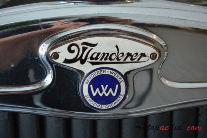 Wanderer W11 1928-1941 (1931 saloon 4d), front emblem  