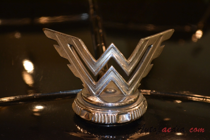 Wanderer W22 1933-1935 (1934 saloon 4d), front emblem  