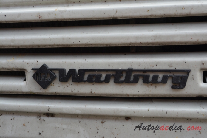 Wartburg 353 1965-1989 (1985-1988 sedan 4d), emblemat przód 