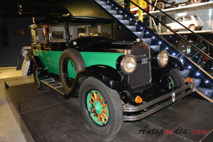 Willys-Knight 1914-1933 (nieznany model), prawy przód