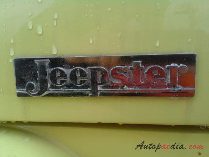 Willys-Overland Jeepster 1948-1950 (1948 VJ), emblemat bok 