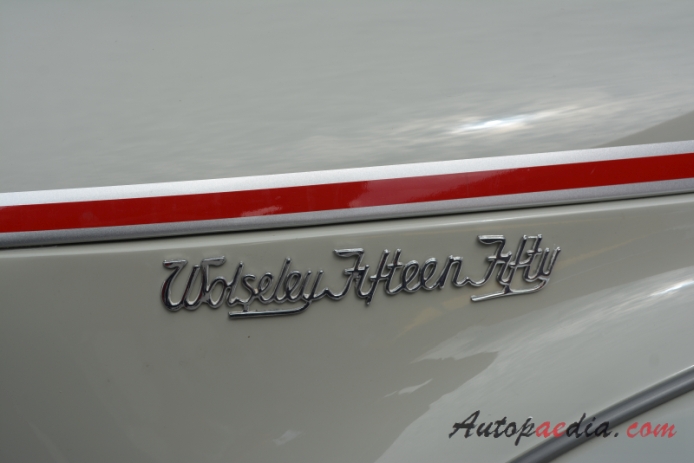 Wolseley 15/50 1956-1958 (1958 Wolseley Fifteen Fifty saloon 4d), side emblem 