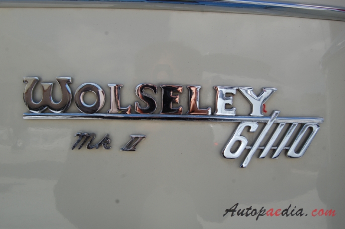 Wolseley 6/110 1961-1968 (1965 Mark II), rear emblem  