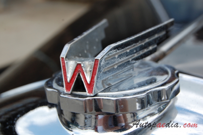 Wolseley 6/80 1948-1954 (1951 saloon 4d), emblemat przód 