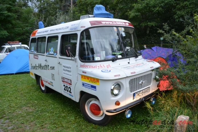 Nysa 522 1975-1994 (1989 ambulans), right front view