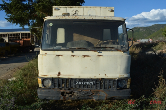Zastava Zeta 1977-2012 (1977-2004 box truck), front view