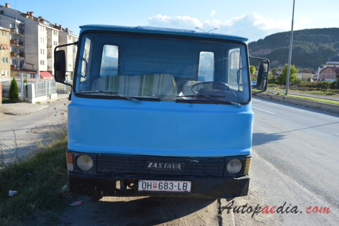 Zastava Zeta 1977-2012 (1977-2004 flatbed truck), front view