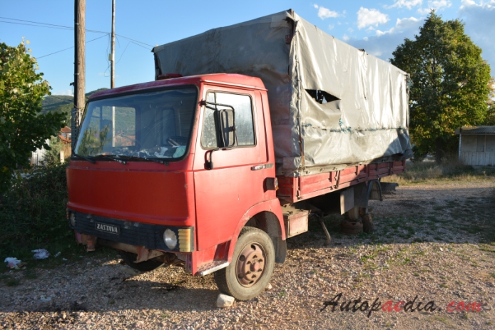 Zastava Zeta 1977-2012 (1977-2004 flatbed truck), right front view
