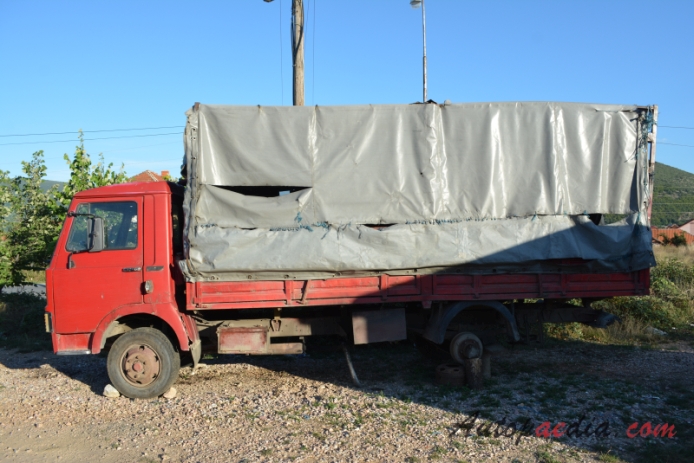 Zastava Zeta 1977-2012 (1977-2004 flatbed truck), right side view